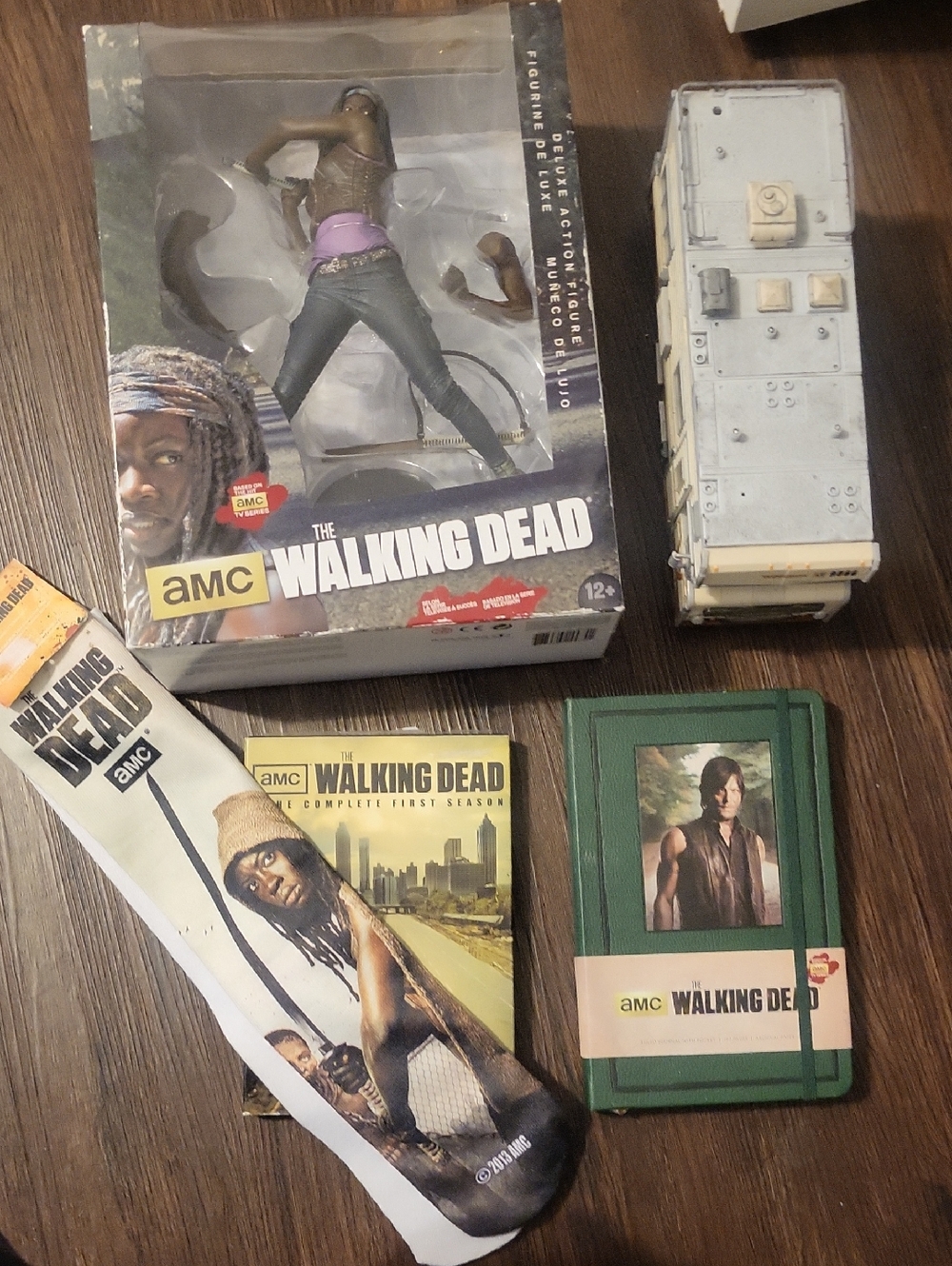 The Walking Dead Collectible Set - AMC Merchandise $80 For All Obo